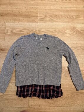 abercrombie kids Gray Crewneck Sweater with Embroidered Moose a size 11-12
